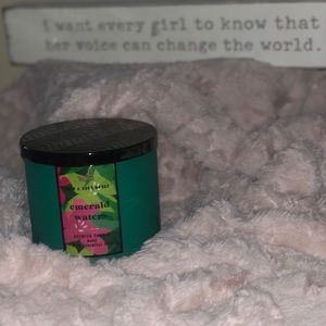Bath & Body Works Emerald Waters scented candle